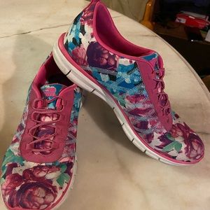 Skechers Size 8 Posies Floral Memory Foam Sneakers